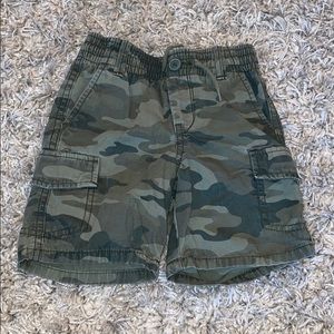 Gap 2T green camo cargo shorts